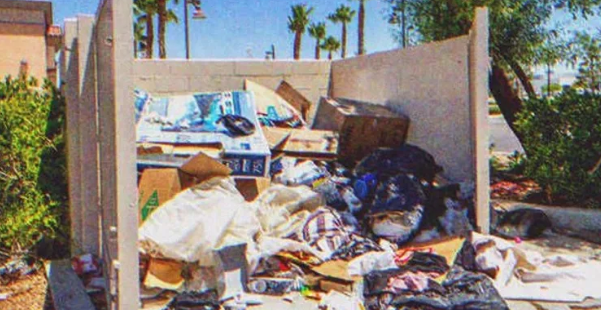 Obdachloser findet ein Gemälde in einem Müllhaufen und beschließt, es zu verkaufen - Story des Tages